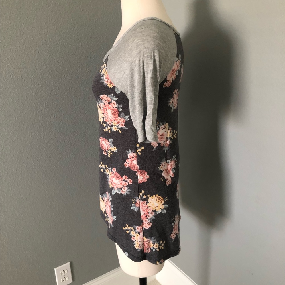 Threads Studio Floral High-Low Raglan T-Shirt Blouse - Picture 4 of 16